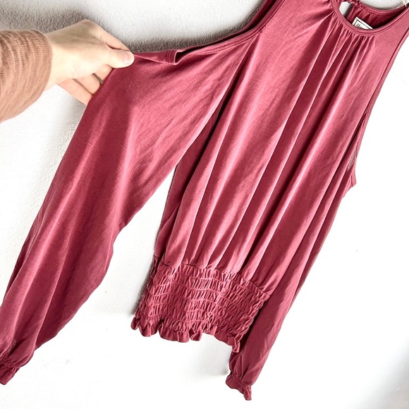 ABERCROMBIE & FITCH | ♥️Cold Shoulder Long-Sleeved Ruffled Blouse - Picture 10 of 14